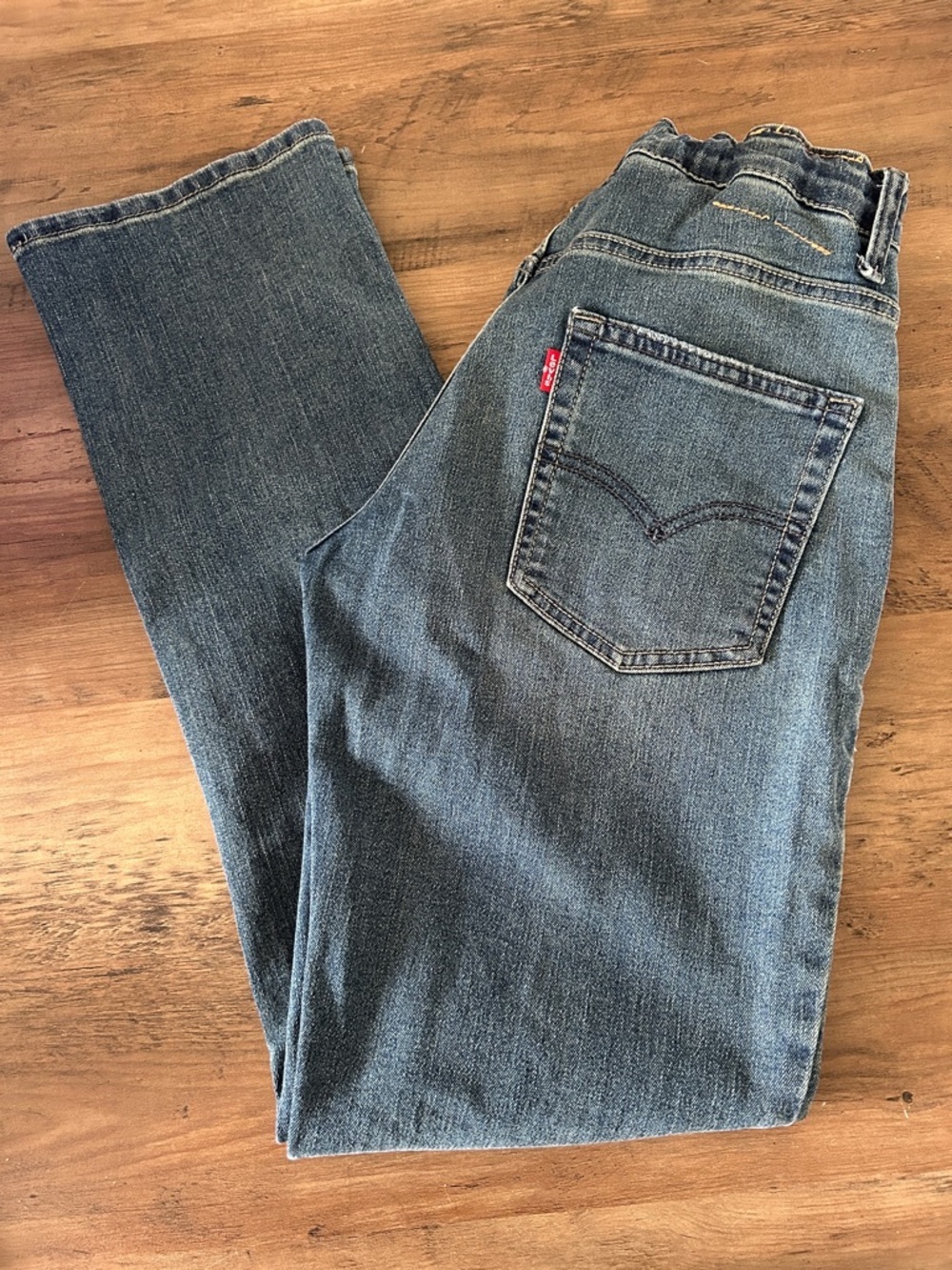 Levi's Straight Leg Jeans in Medium Blue